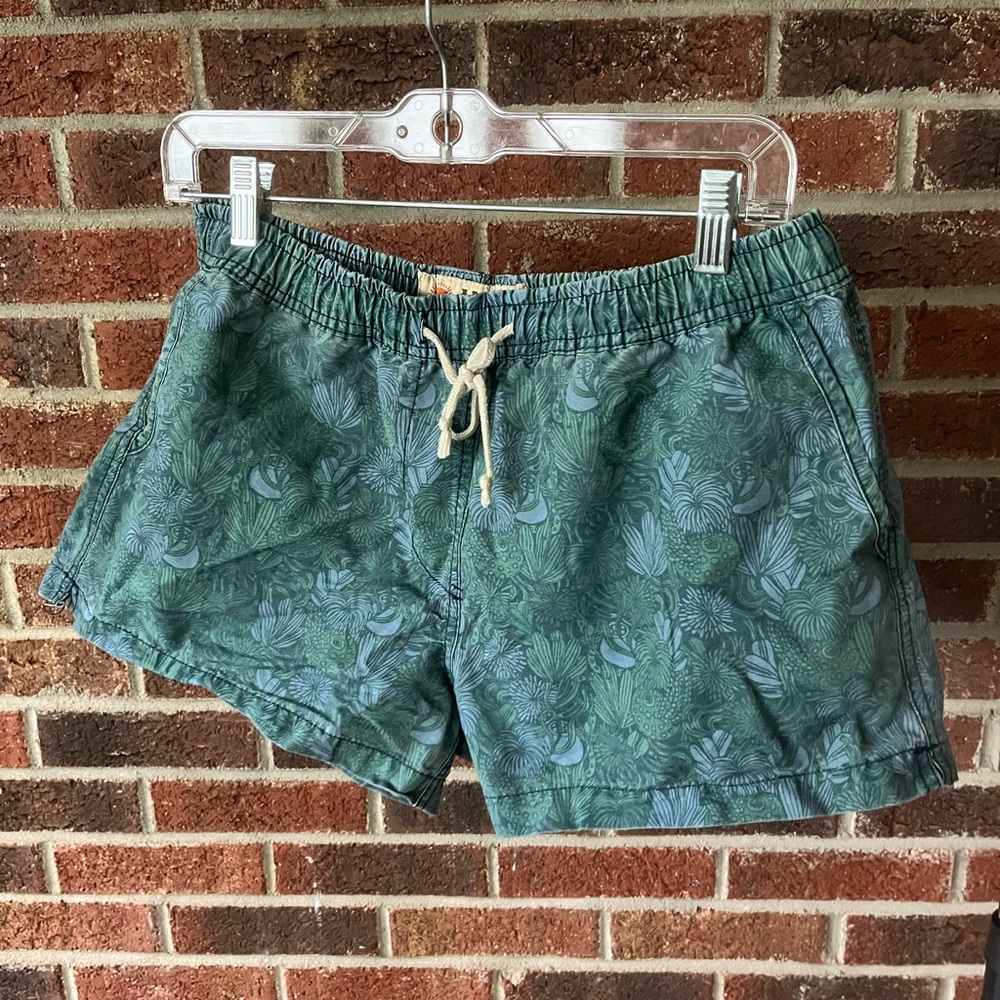 Like new athletic shorts- with tie